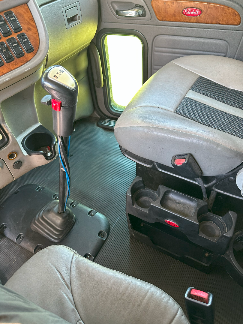 2009 PETERBILT 386 - Image 15